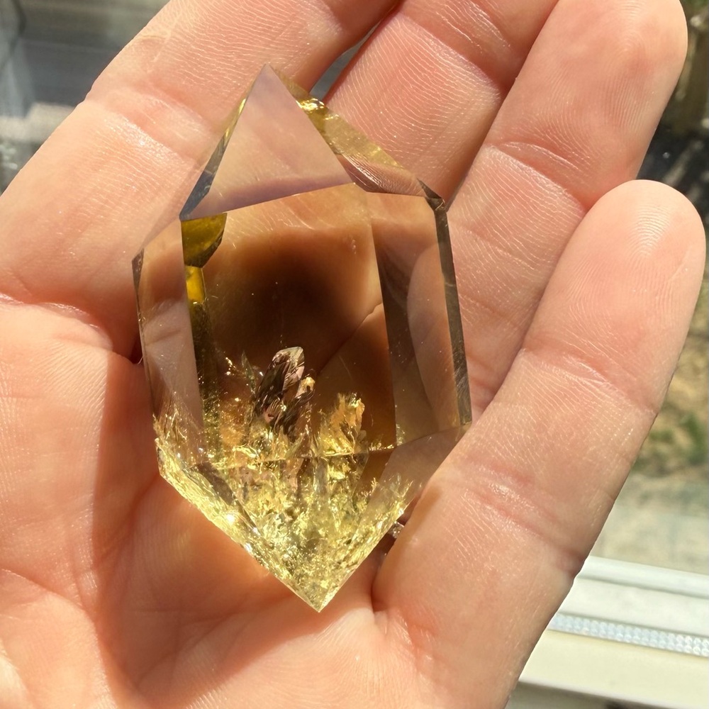 natural double point Citrine with a smokey rainbow mountain inside - Picture 5 of 8